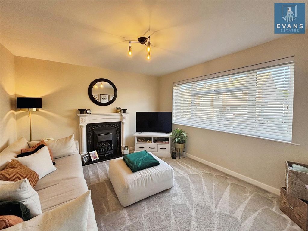 Property photo 3 of 28 Living Room