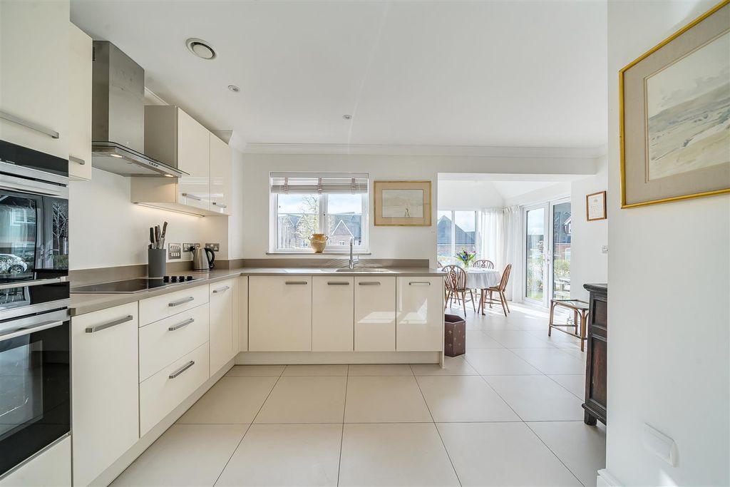 Property photo 3 of 13 1433408-19-69c3B7B9404Ad.Jpg