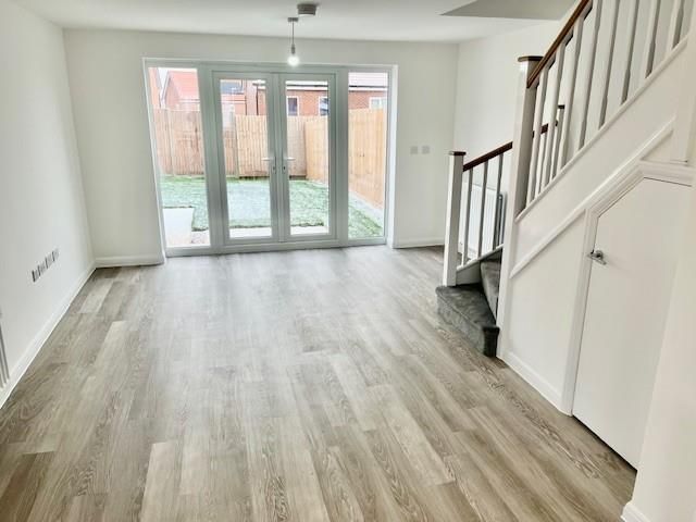 Property photo 3 of 7 24 Magenta Lounge.Jpg