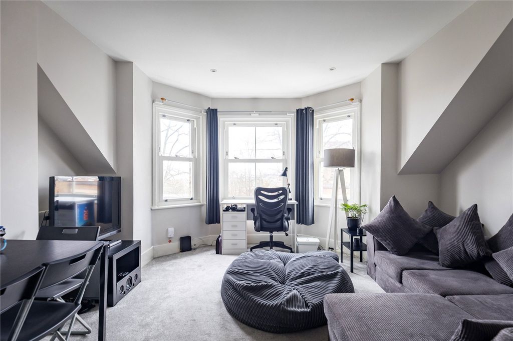 Property photo 2 of 13 House. Partnership