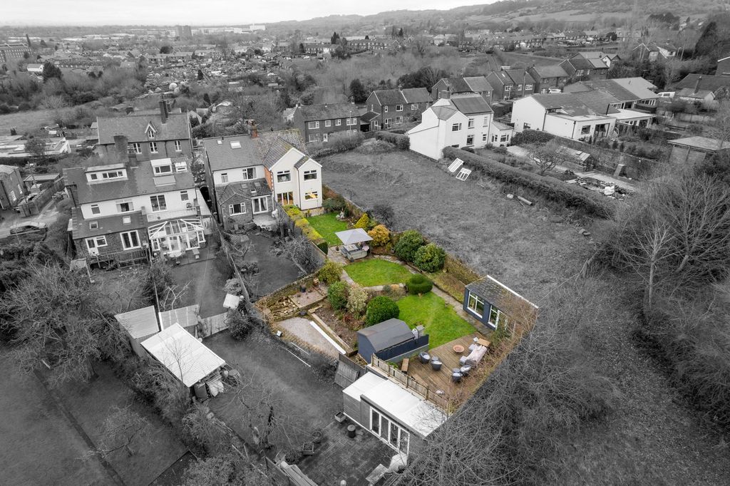 Property photo 2 of 32