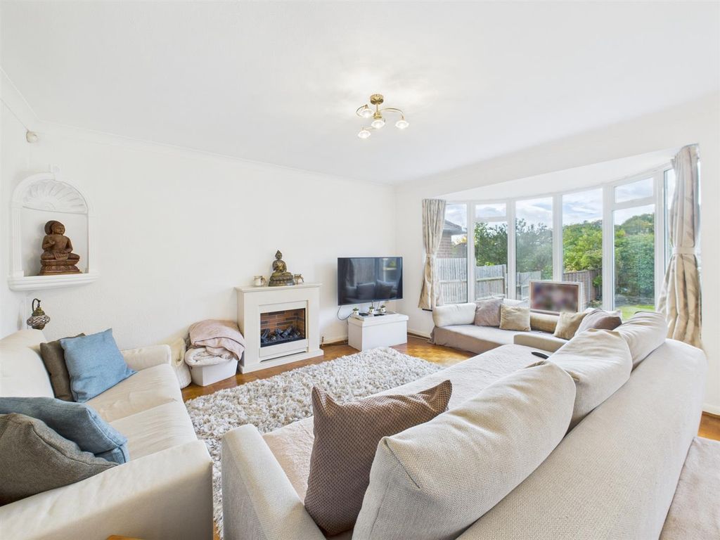 Property photo 2 of 14 Cam05080G0-Pr0214-Still017.Jpg