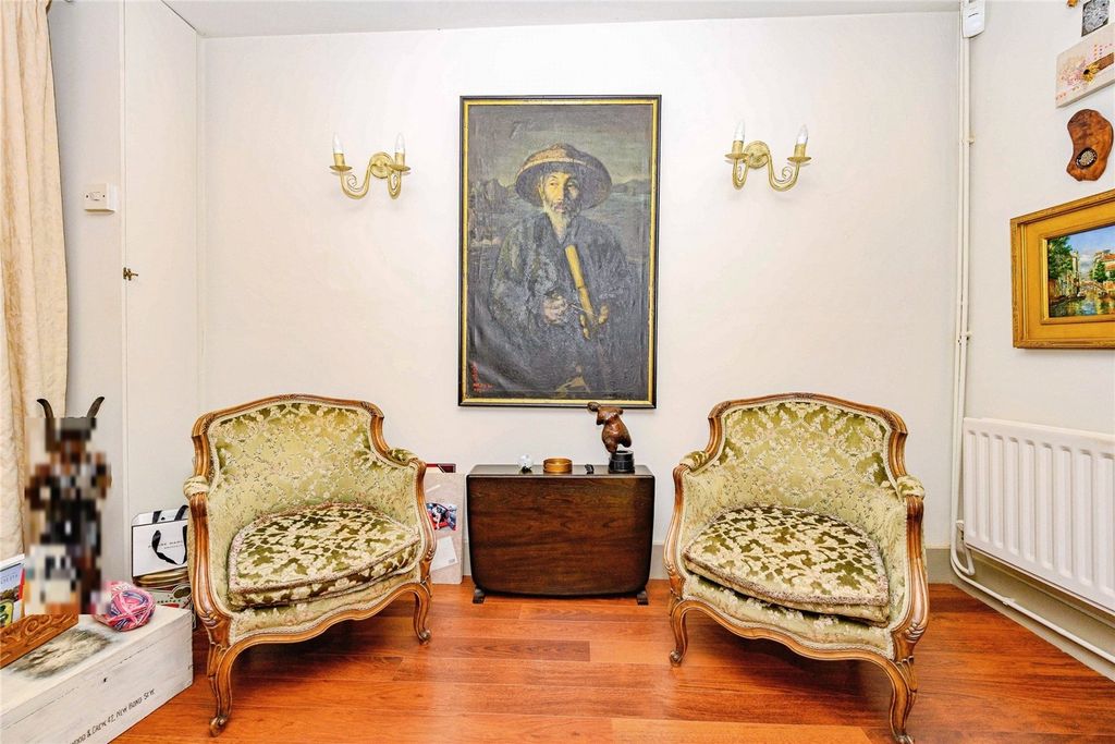 Property photo 3 of 13 Lounge