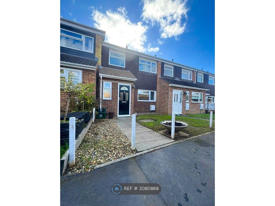 Property photo 1 of 11 3 Bed, South Facing Garden &amp; Parking