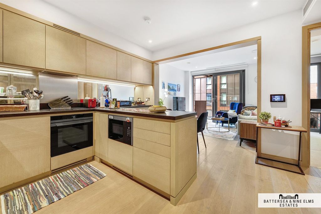 Property photo 2 of 23