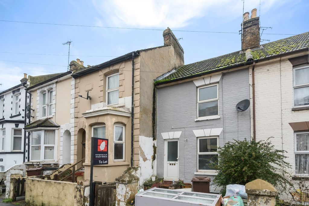 Property photo 1 of 21 External