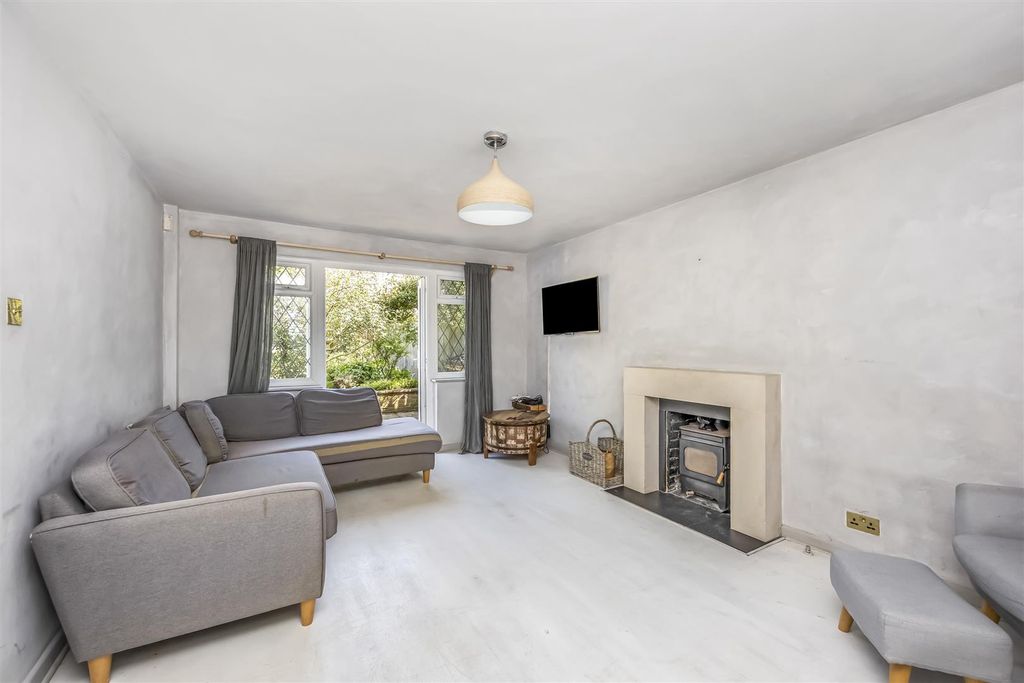 Property photo 3 of 20 Brangwyn Crescent 16-012.Jpg