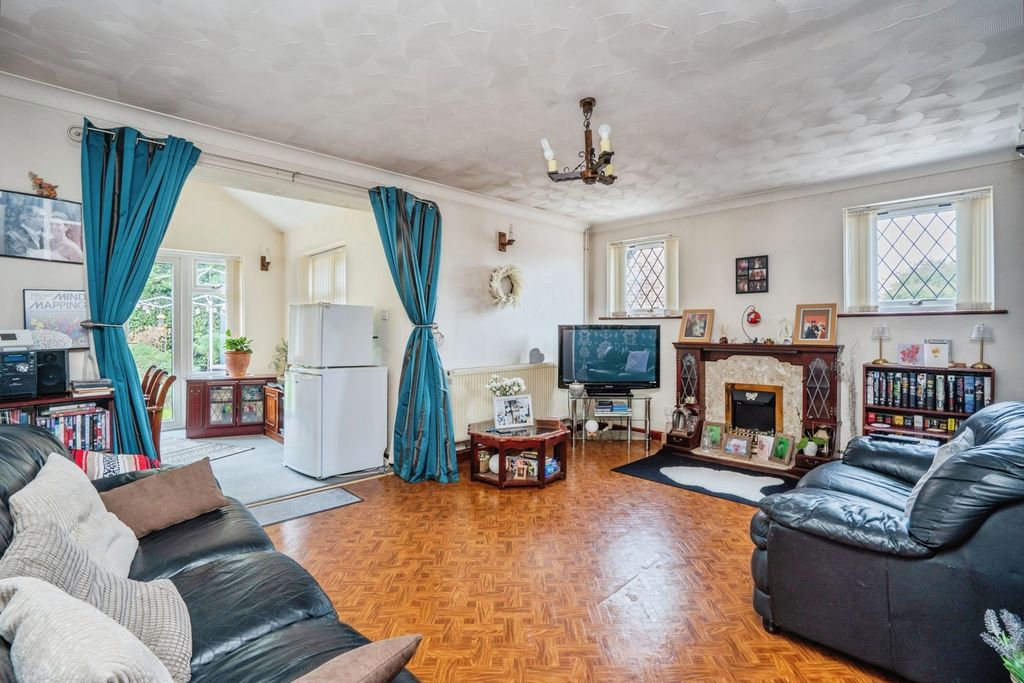 Property photo 2 of 16 Pbox-Img.Jpg