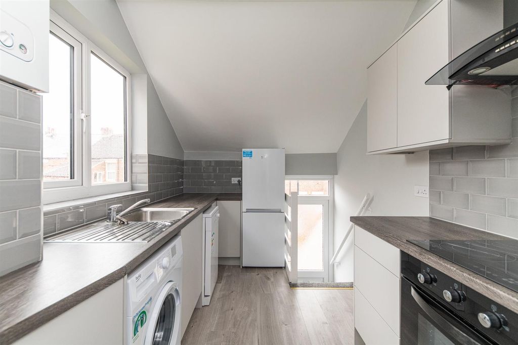 Property photo 3 of 12 503Aa612-Db50-4A14-B017-c33161518Bf3.Jpeg
