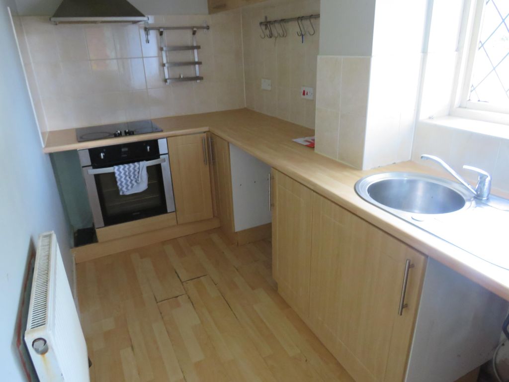 Property photo 3 of 7 Kitchen