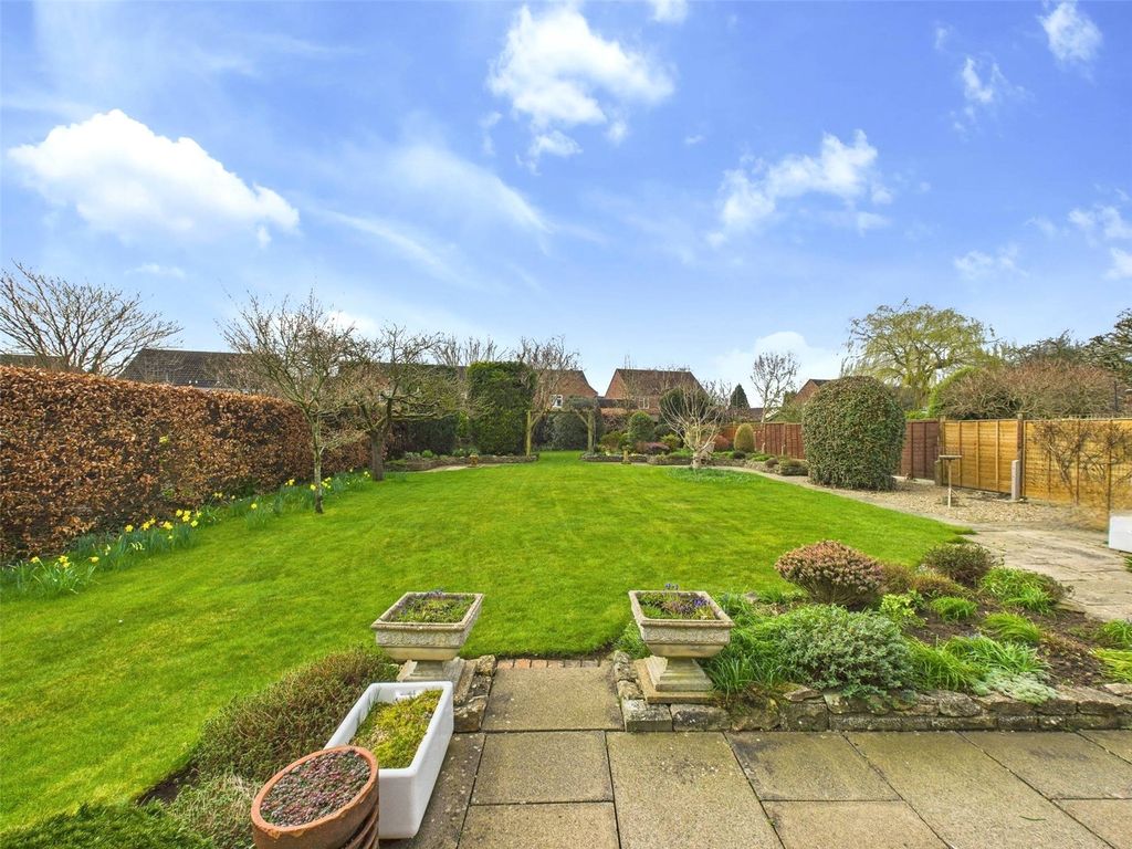Property photo 2 of 39 Picture No. 34