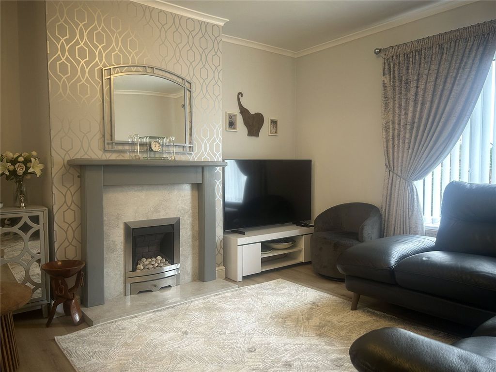 Property photo 3 of 22 Lounge