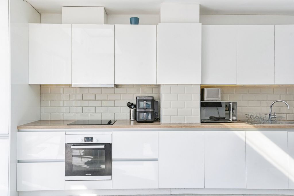 Property photo 3 of 18 Pbox-Img.Jpg