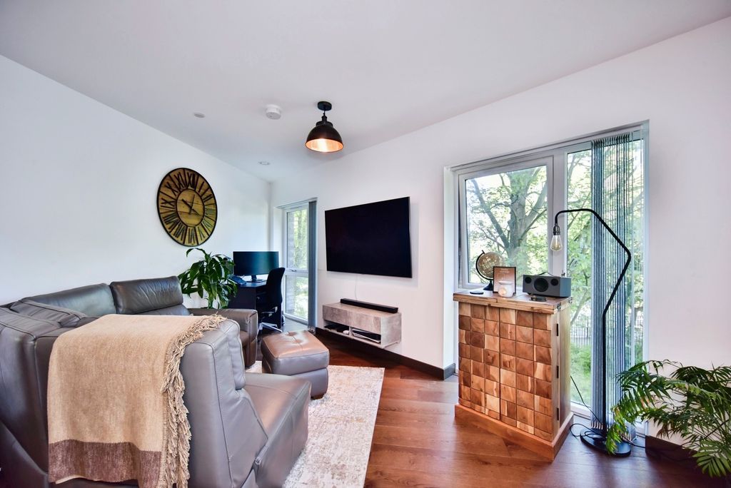 Property photo 2 of 12 Pbox-Img.Jpg