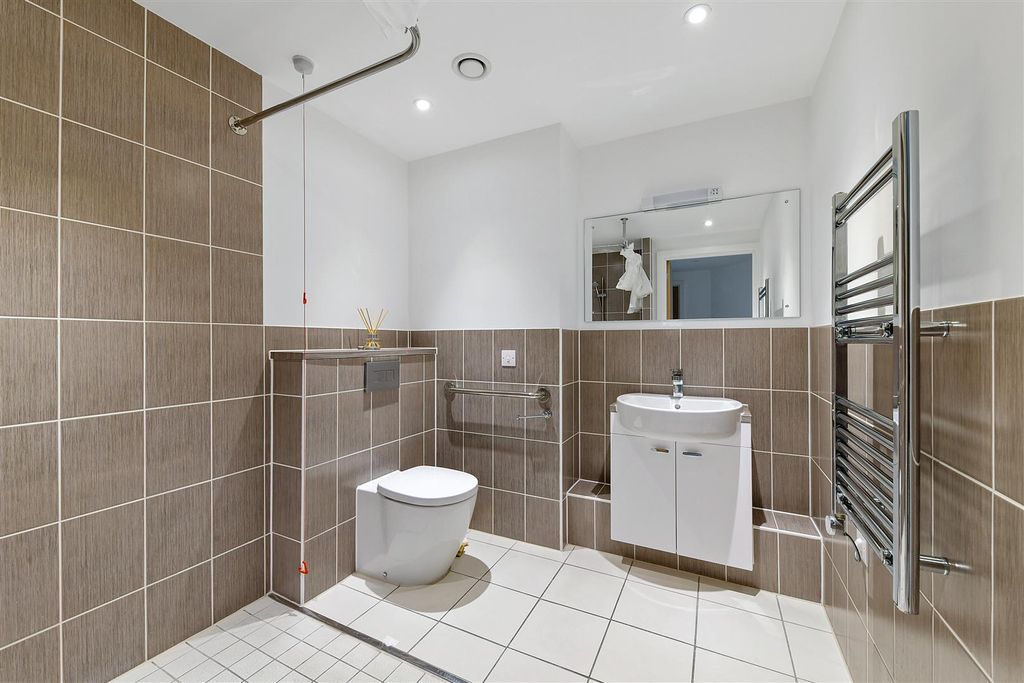 Property photo 2 of 18 Liberty House Wet Room
