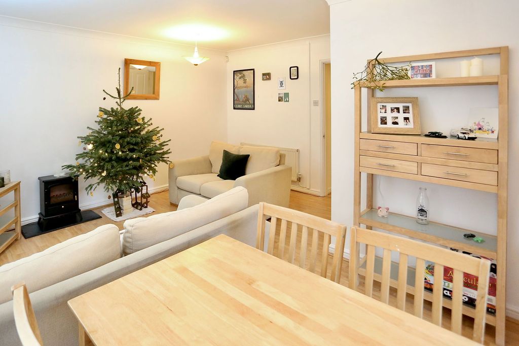 Property photo 2 of 22