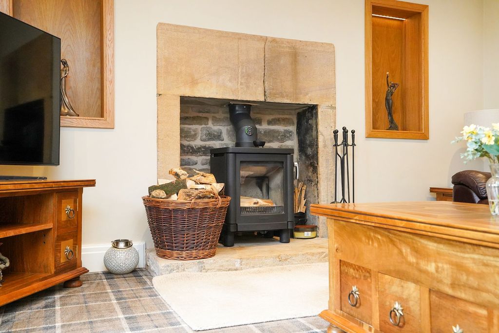 Property photo 2 of 37