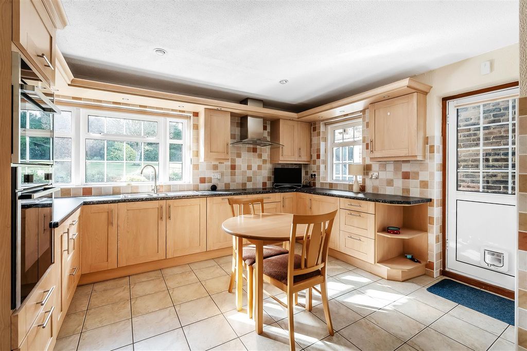 Property photo 3 of 16 31-Badingham-Drive-22.Jpg