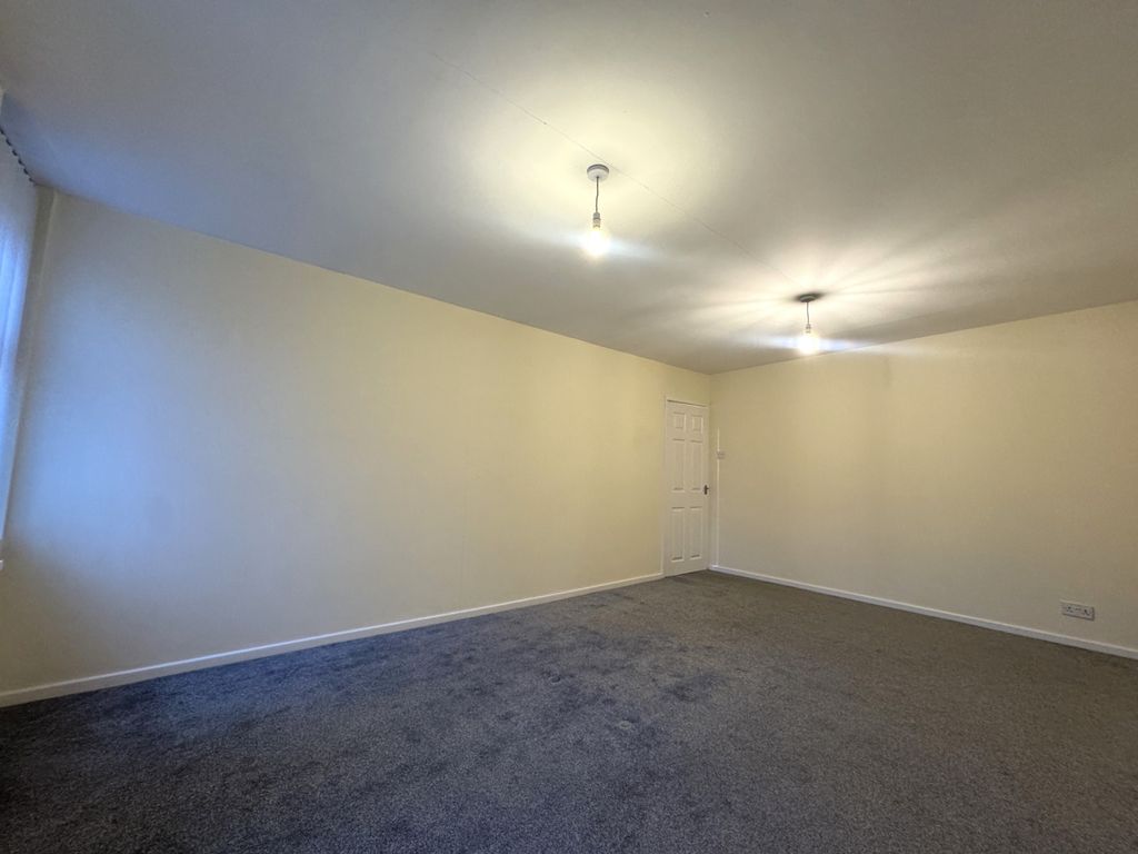 Property photo 3 of 10 Living Room