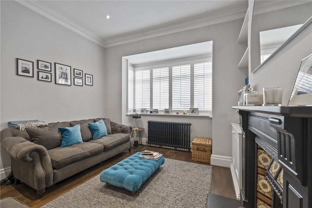 Property photo 3 of 17 Reception One