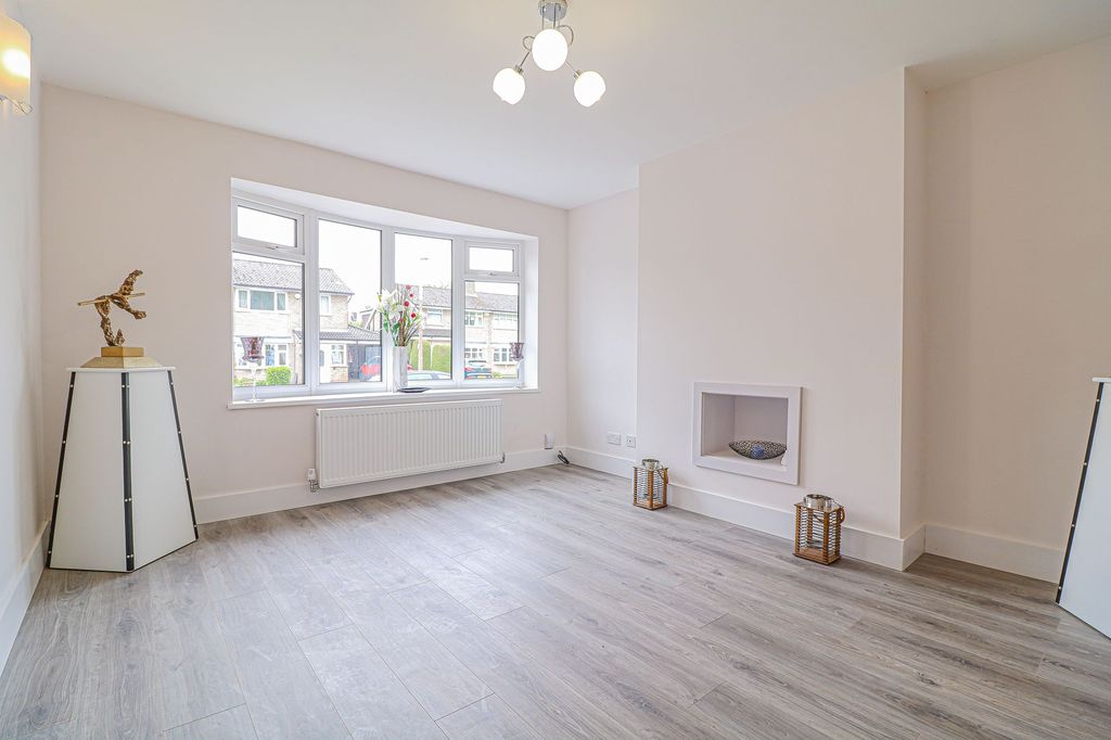 Property photo 3 of 31