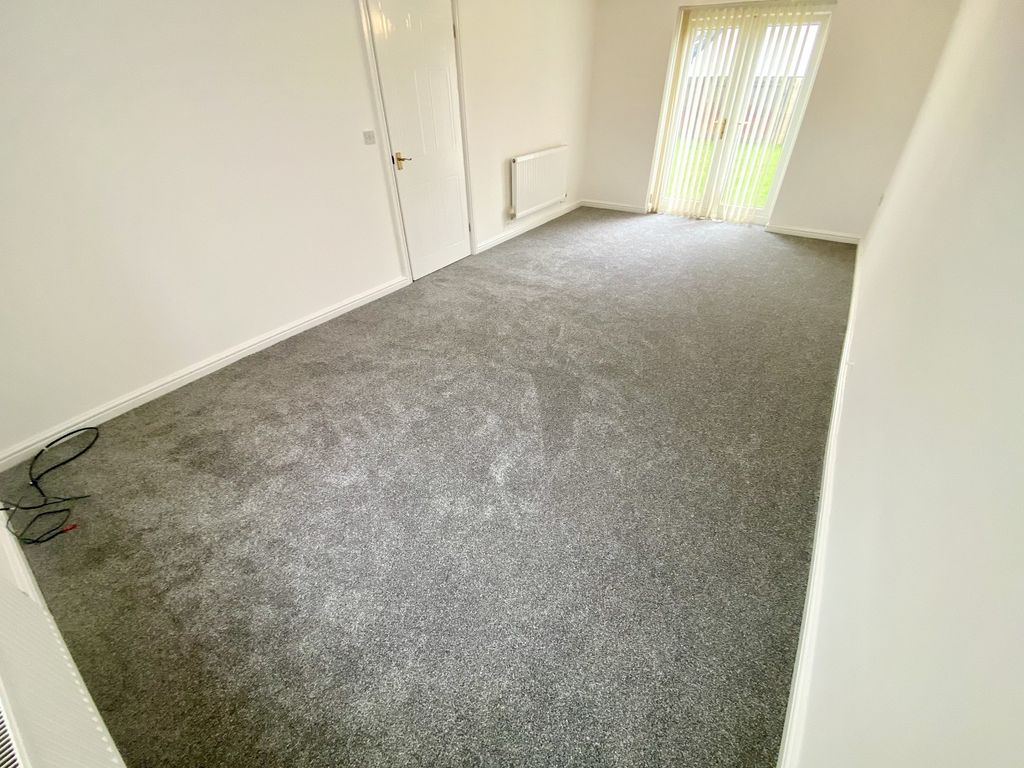 Property photo 2 of 17 Lounge