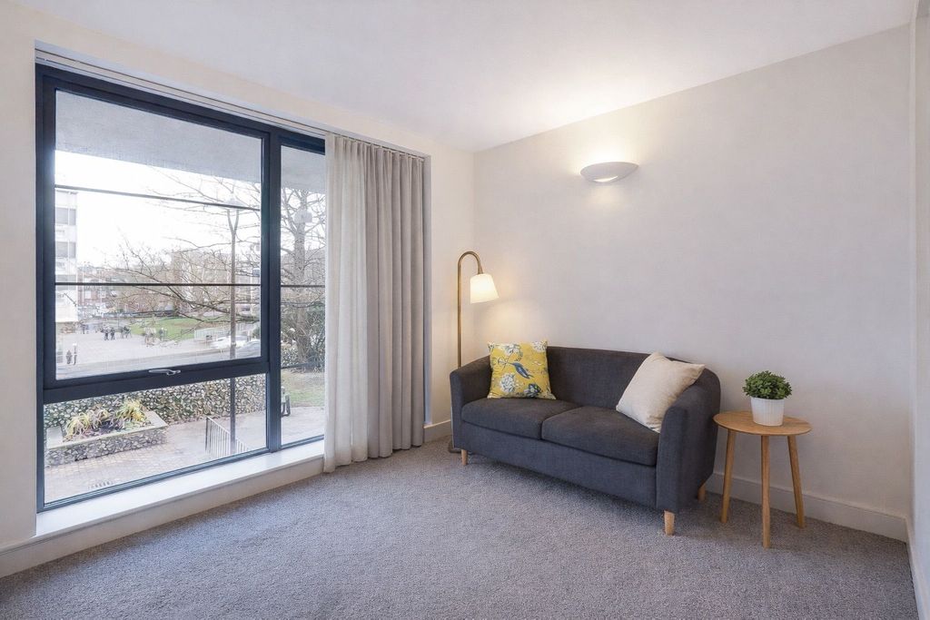 Property photo 3 of 6 Photo 4