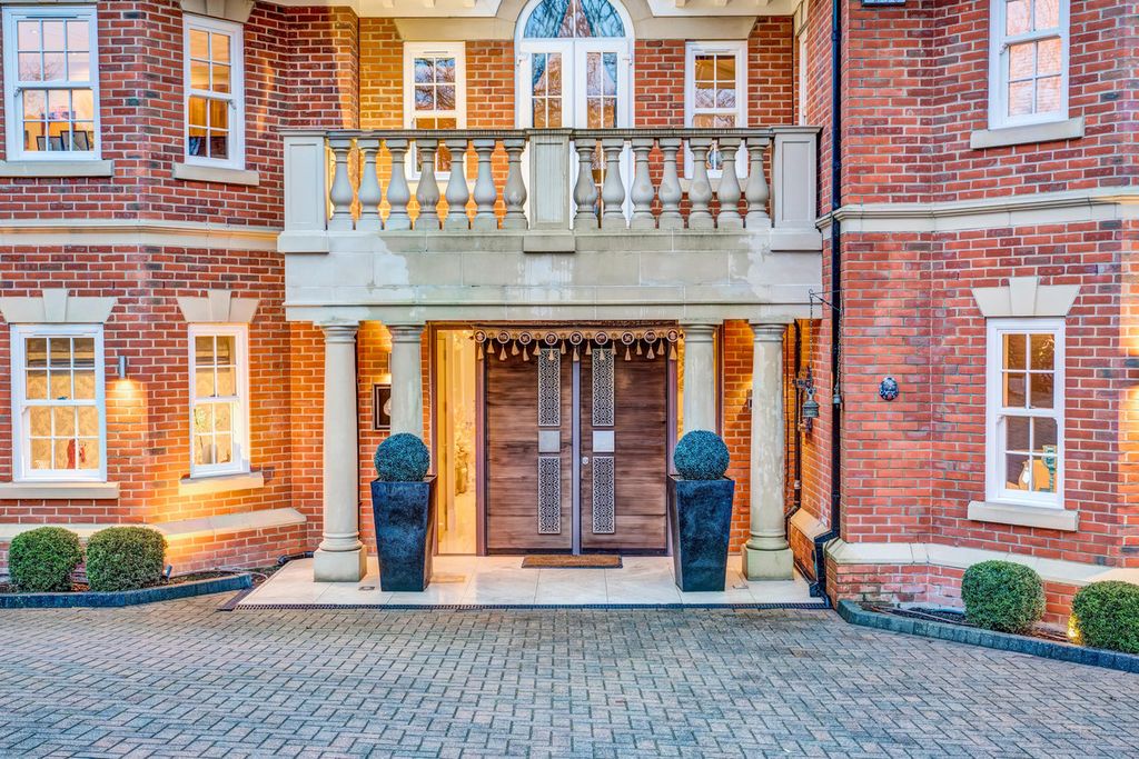 Property photo 2 of 46