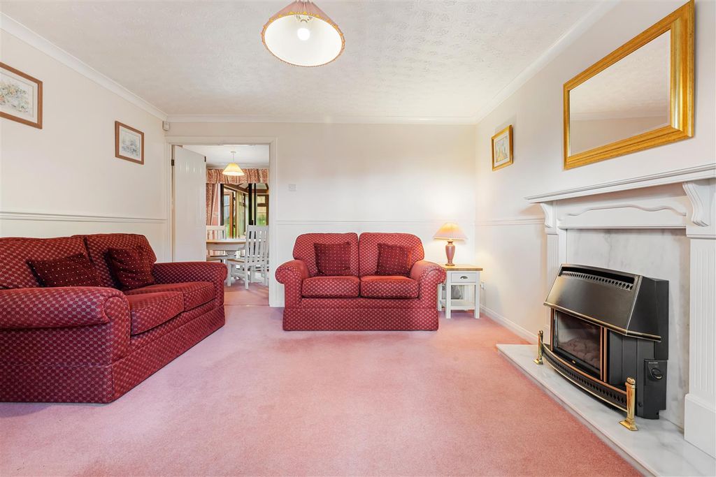 Property photo 3 of 33 Clos Y Fran, 5 Bracket (8).Jpg