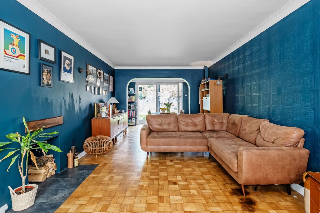 Property photo 3 of 19 6-St-Andrews-Way-1