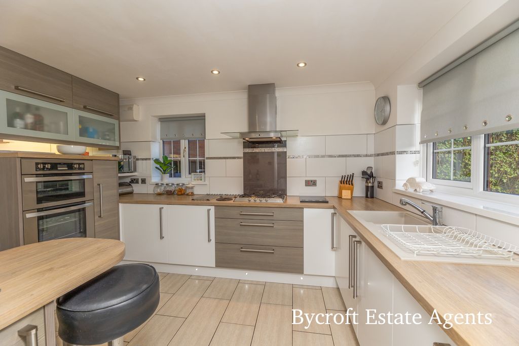 Property photo 2 of 21