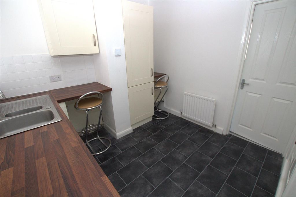 Property photo 2 of 8 Kitchen .Jpg