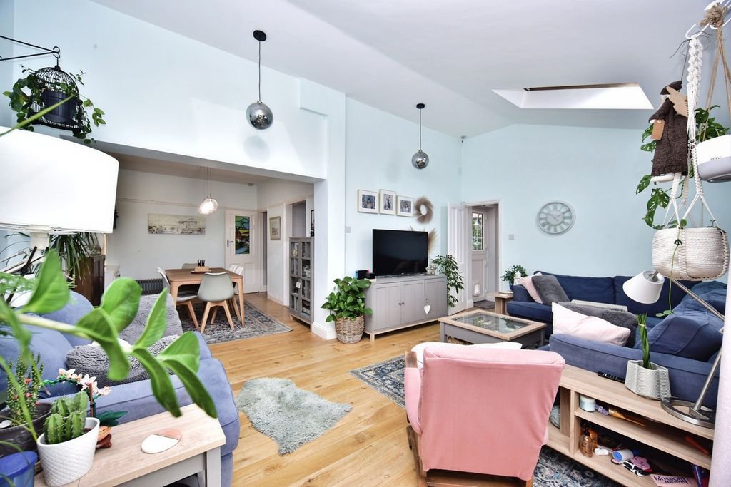 Property photo 2 of 17 Photo