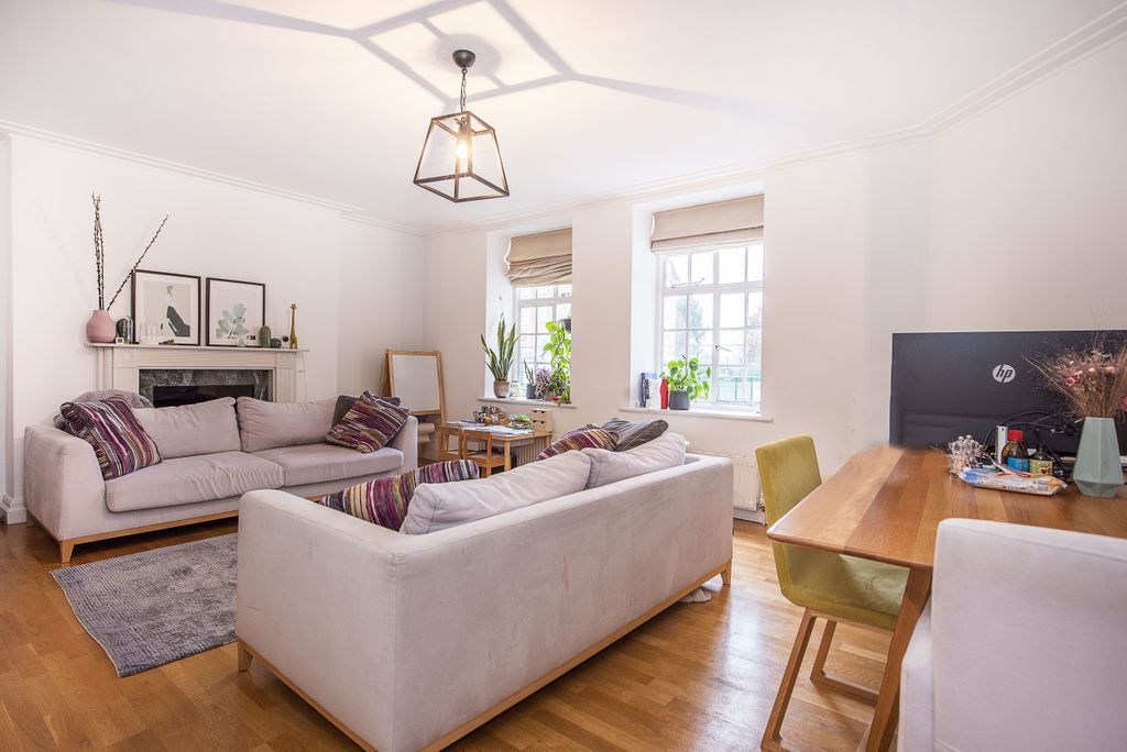 Property photo 1 of 7 Richmond Hill Court