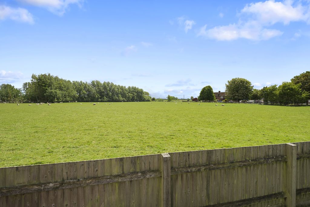 Property photo 2 of 28