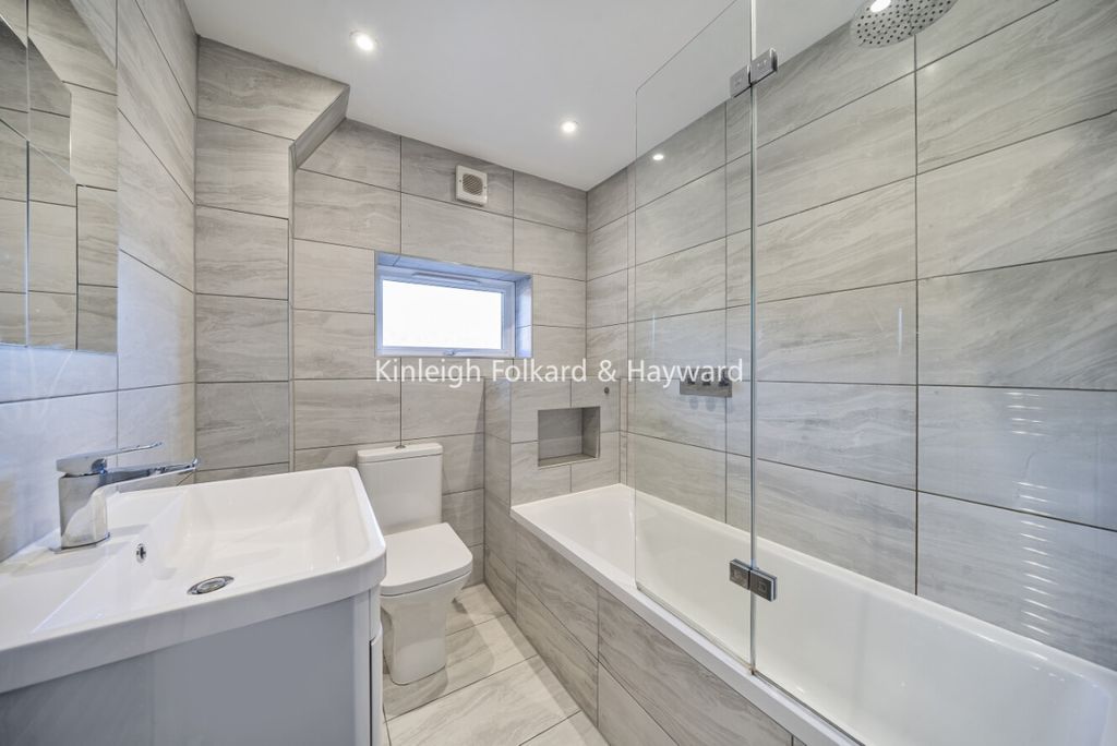 Property photo 3 of 14 090d2A56-4Af8-4416-B