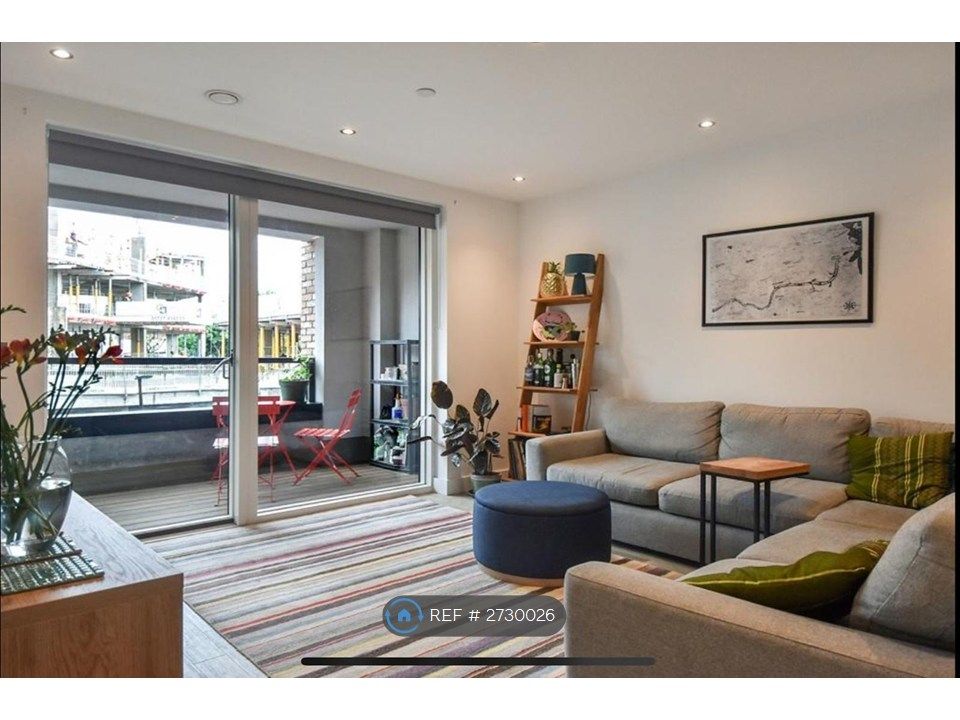 Property photo 3 of 11 Living 2