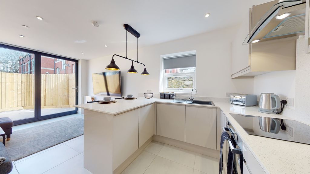 Property photo 1 of 6 Kitchen