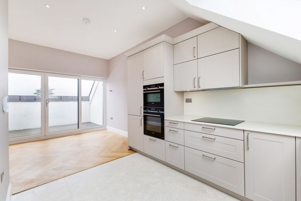 Property photo 2 of 22 97340_Flat 3 2 Ca...