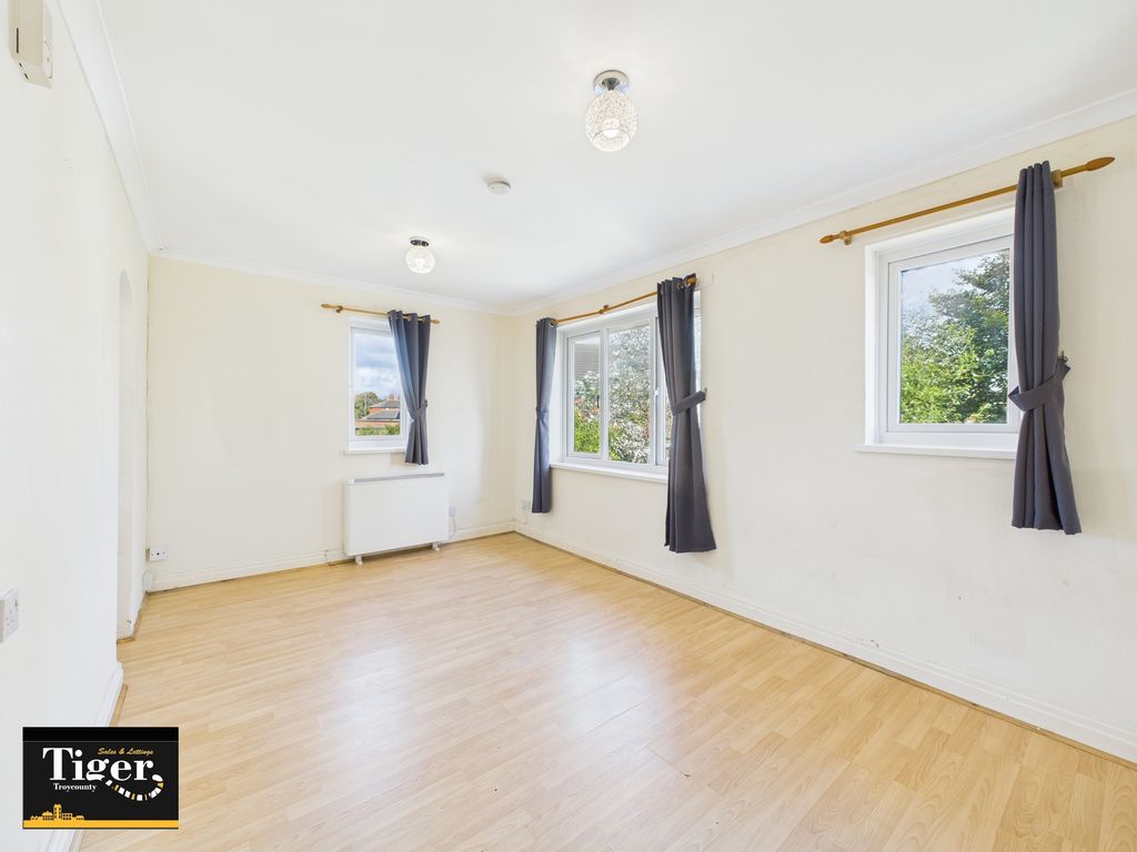 Property photo 2 of 10 Cam03440G0-Pr0418-Still002