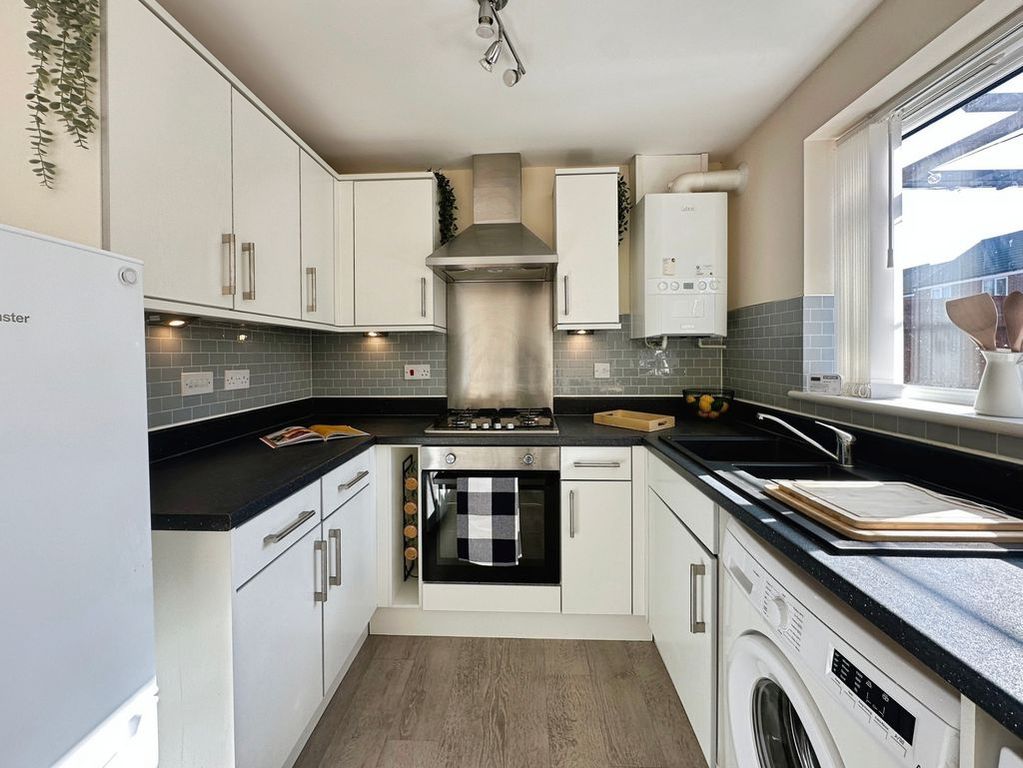 Property photo 3 of 25 Kitchen