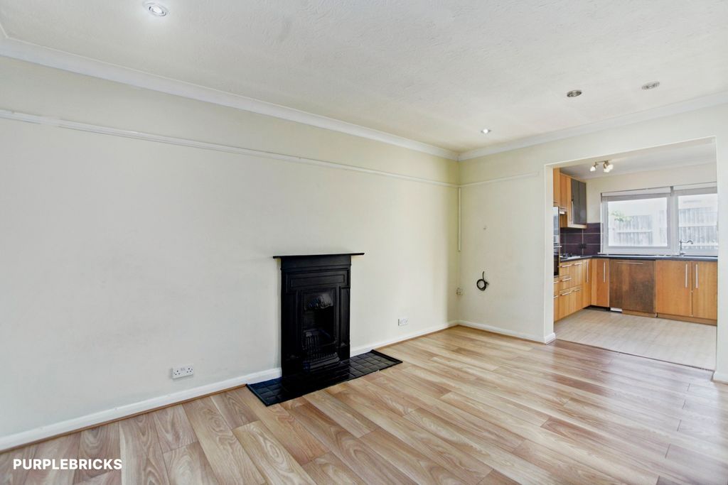Property photo 2 of 20 Living Room