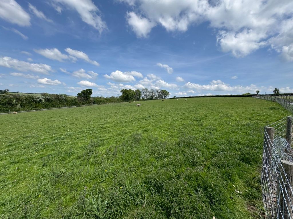 Property photo 3 of 20