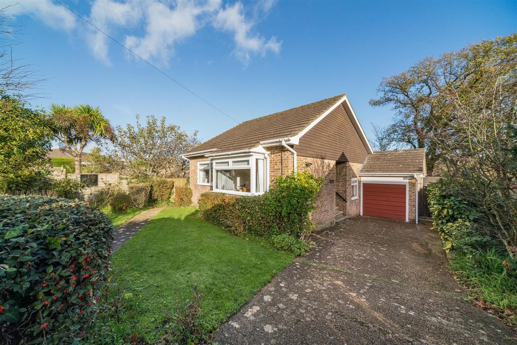 Property photo 1 of 18 25 Glynn Close