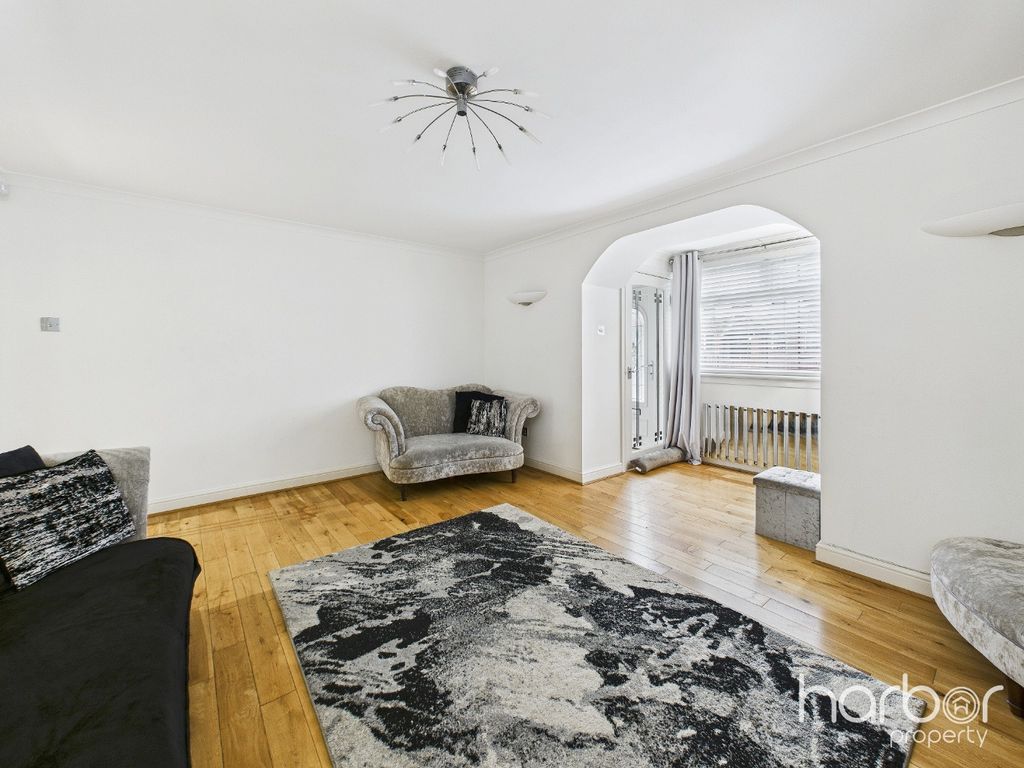 Property photo 2 of 16 4486694