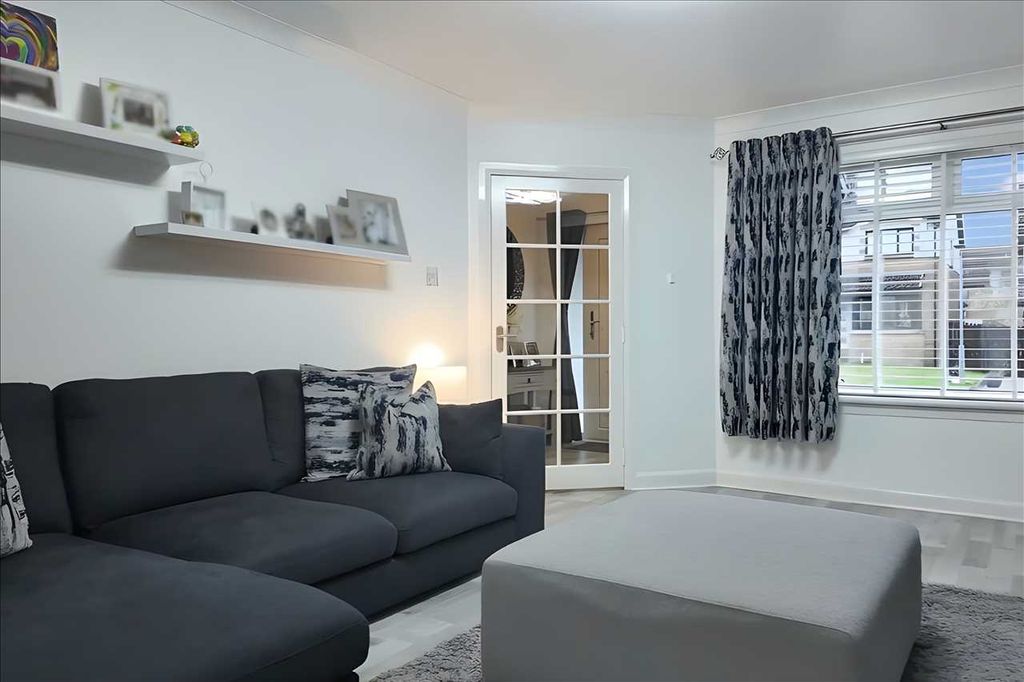 Property photo 2 of 30 Lounge (1)