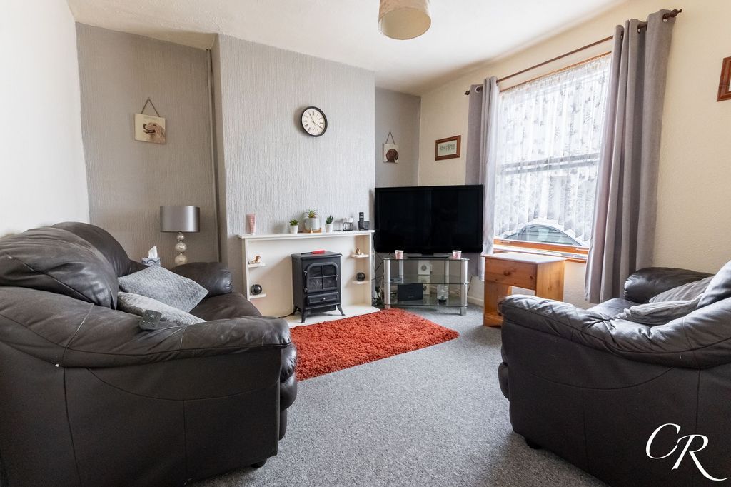 Property photo 2 of 9