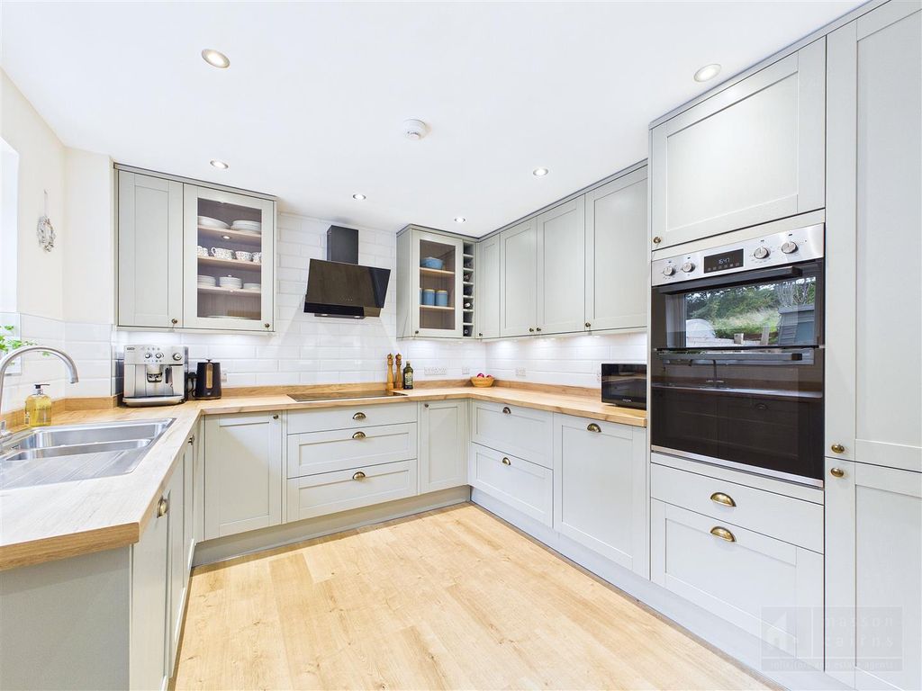 Property photo 3 of 18 Kitchen / Dining