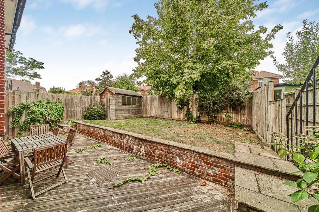 Property photo 2 of 8 Picture No. 18
