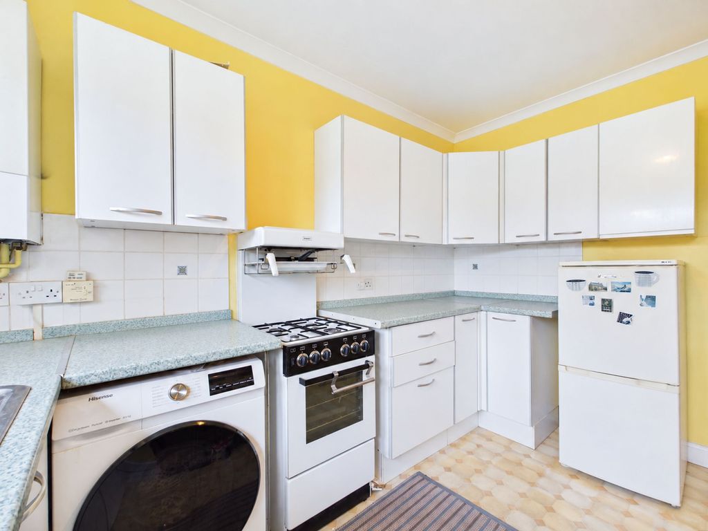 Property photo 3 of 11 Kitchen